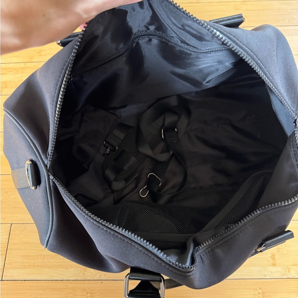 ALO Yoga Midnight Black Duffel Bag - Picture 6 of 7